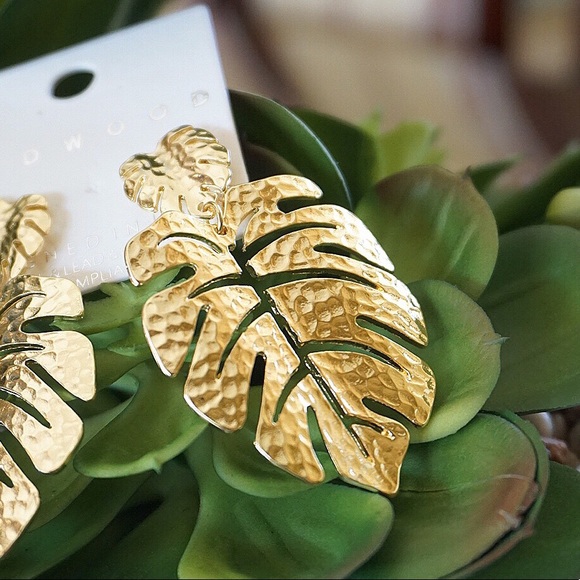 Hammered Gold Monstera Leaf Earrings - Picture 3 of 5